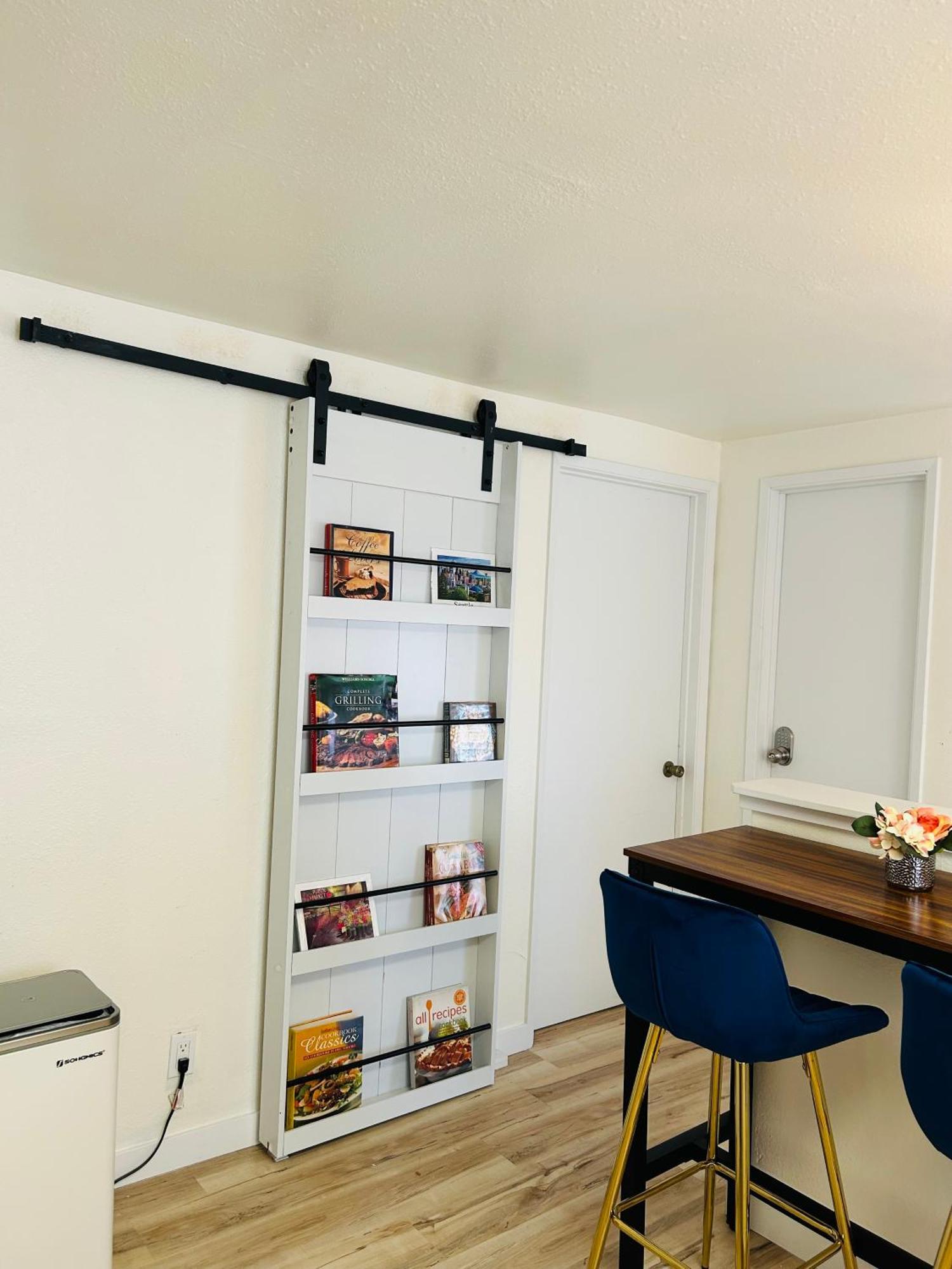 Work And Explore Seattle, Wifi, Ac, Near Light Rail Seattle