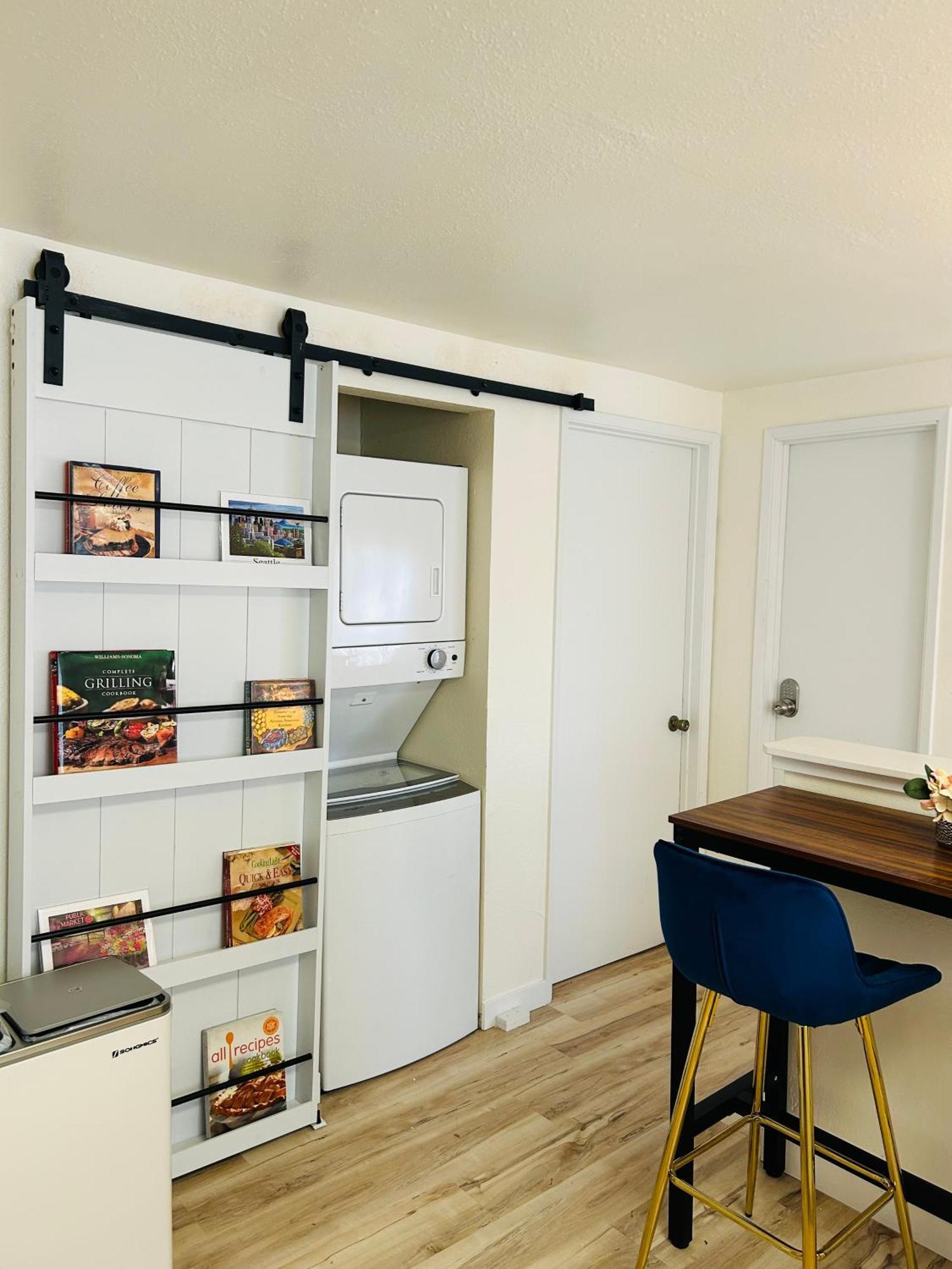 Work And Explore Seattle, Wifi, Ac, Near Light Rail * Seattle