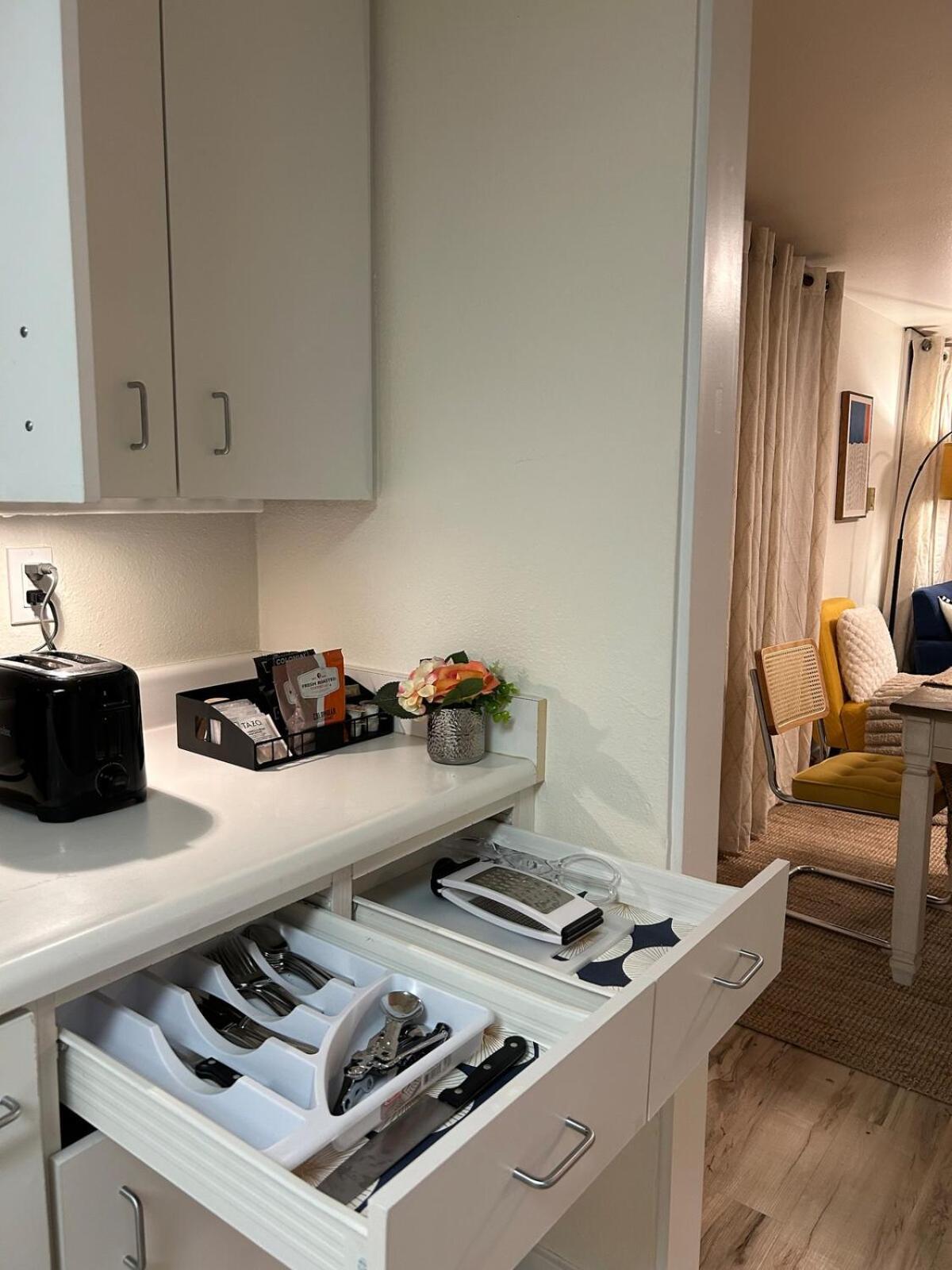 Work And Explore Seattle, Wifi, Ac, Near Light Rail Seattle