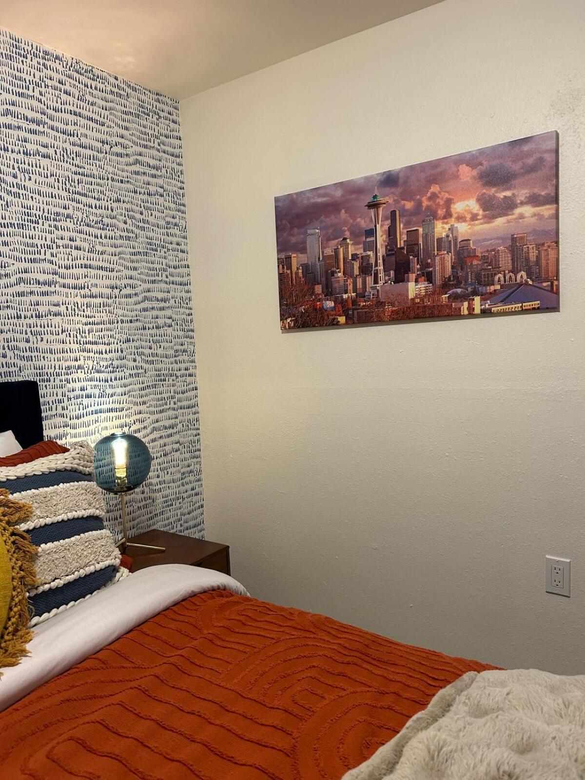 Work And Explore Seattle, Wifi, Ac, Near Light Rail