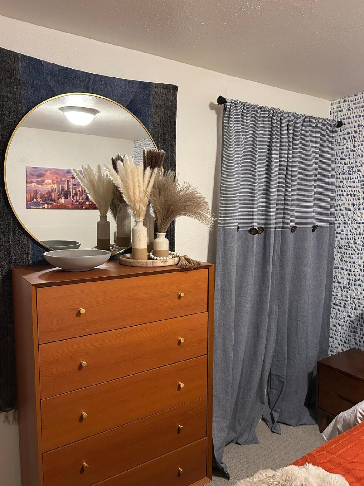 Work And Explore Seattle, Wifi, Ac, Near Light Rail Apartment *