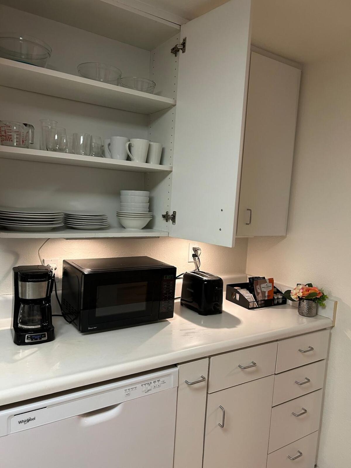 Work And Explore Seattle, Wifi, Ac, Near Light Rail Apartment Seattle