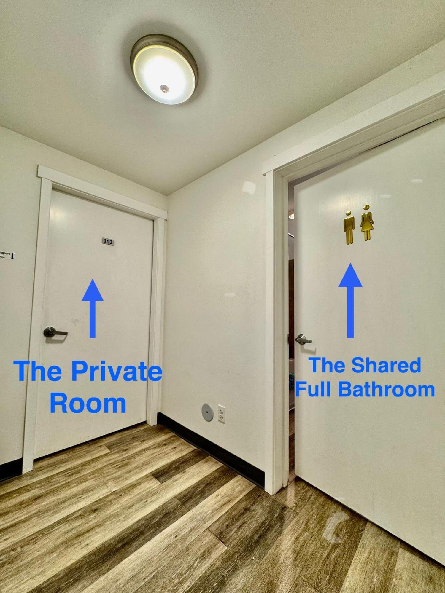 Private With Shared Bathroom On The 1st Floor 10 Minutes Walk To Of Washington *