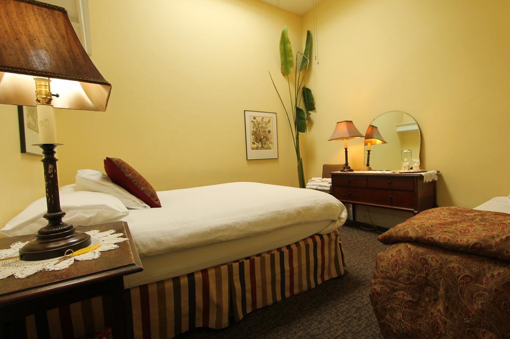 Bed & Breakfast Nichols 3*