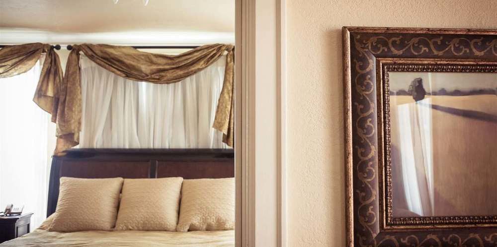 Marqueen Hotel