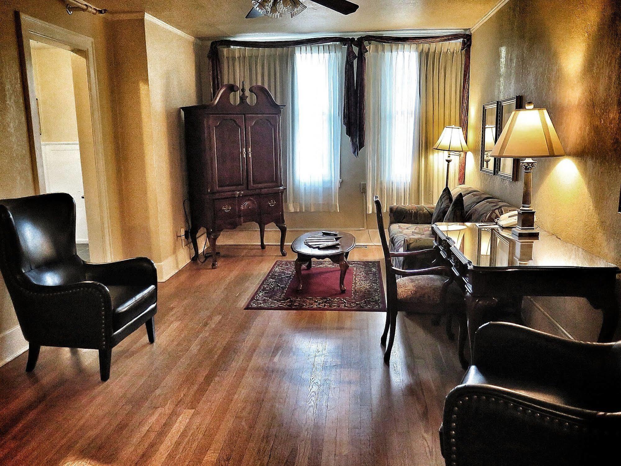 Marqueen Hotel