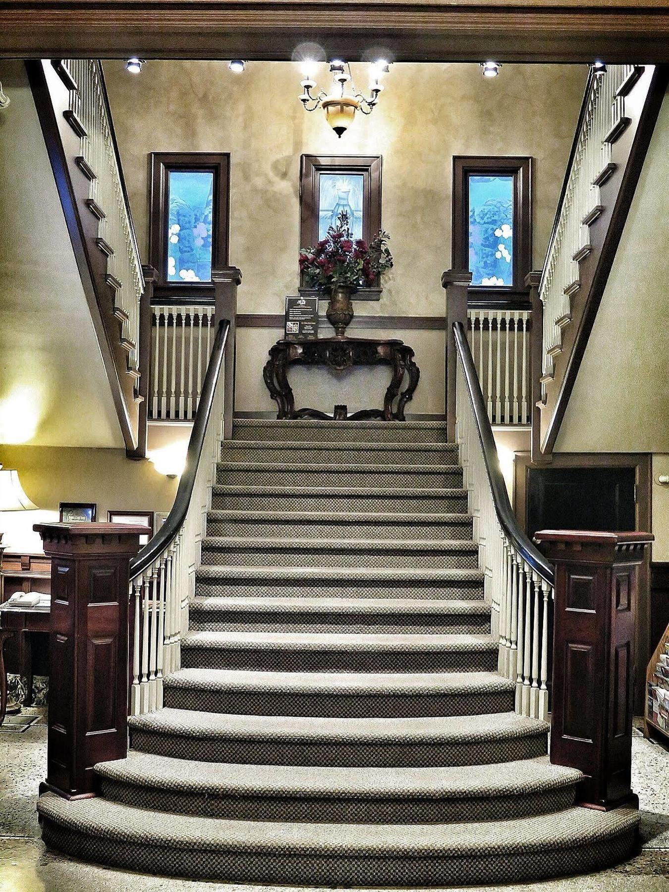 Marqueen Hotel 4*