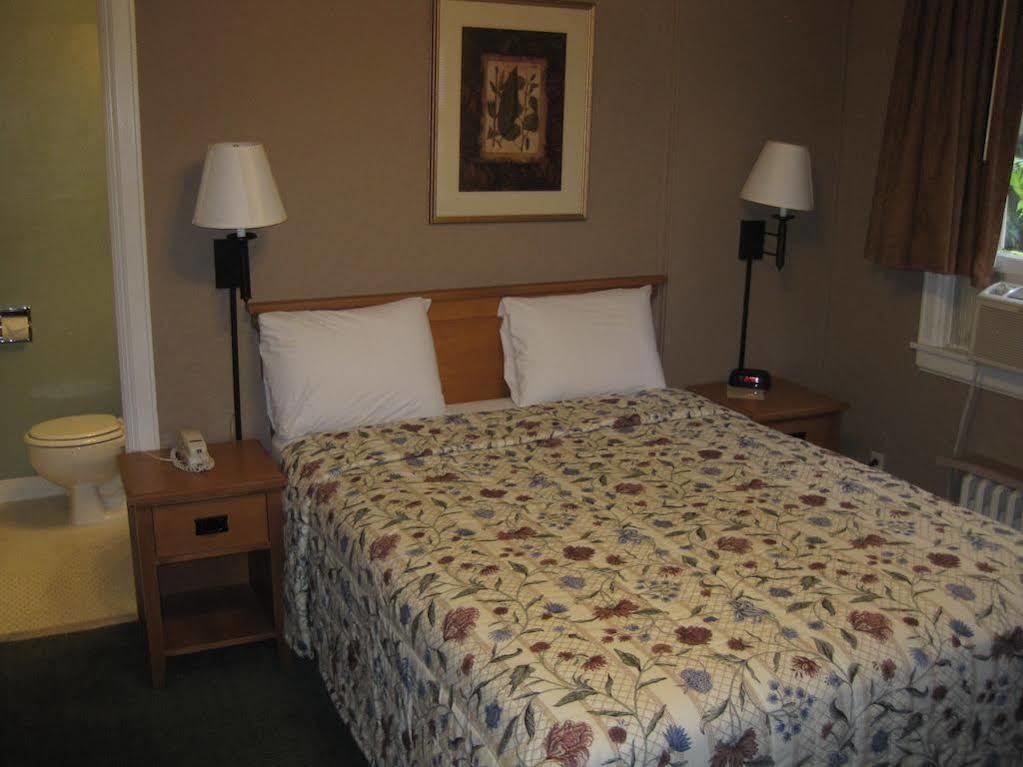 At Queen Anne 3* Seattle